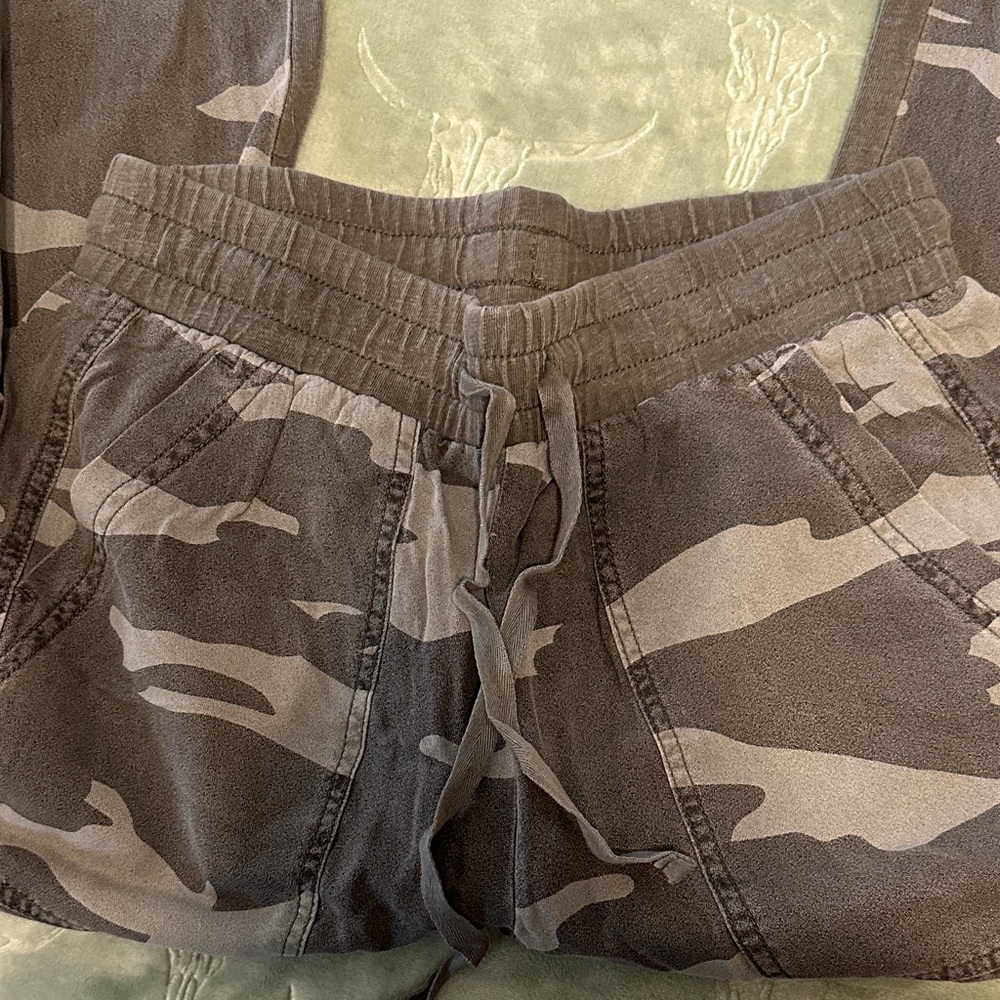 Dark Camouflage Jogger Pants NWOT! - Picture 5 of 6